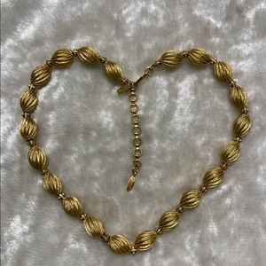 ☘️Vintage MONET Gold Tone Bead Choker Necklace
